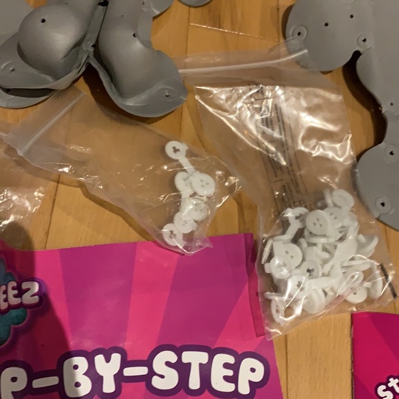 Fuzzeez - 4 pack of Bear, Dog/Bunny + Cat - Easy to Make - Picture 10 of 17